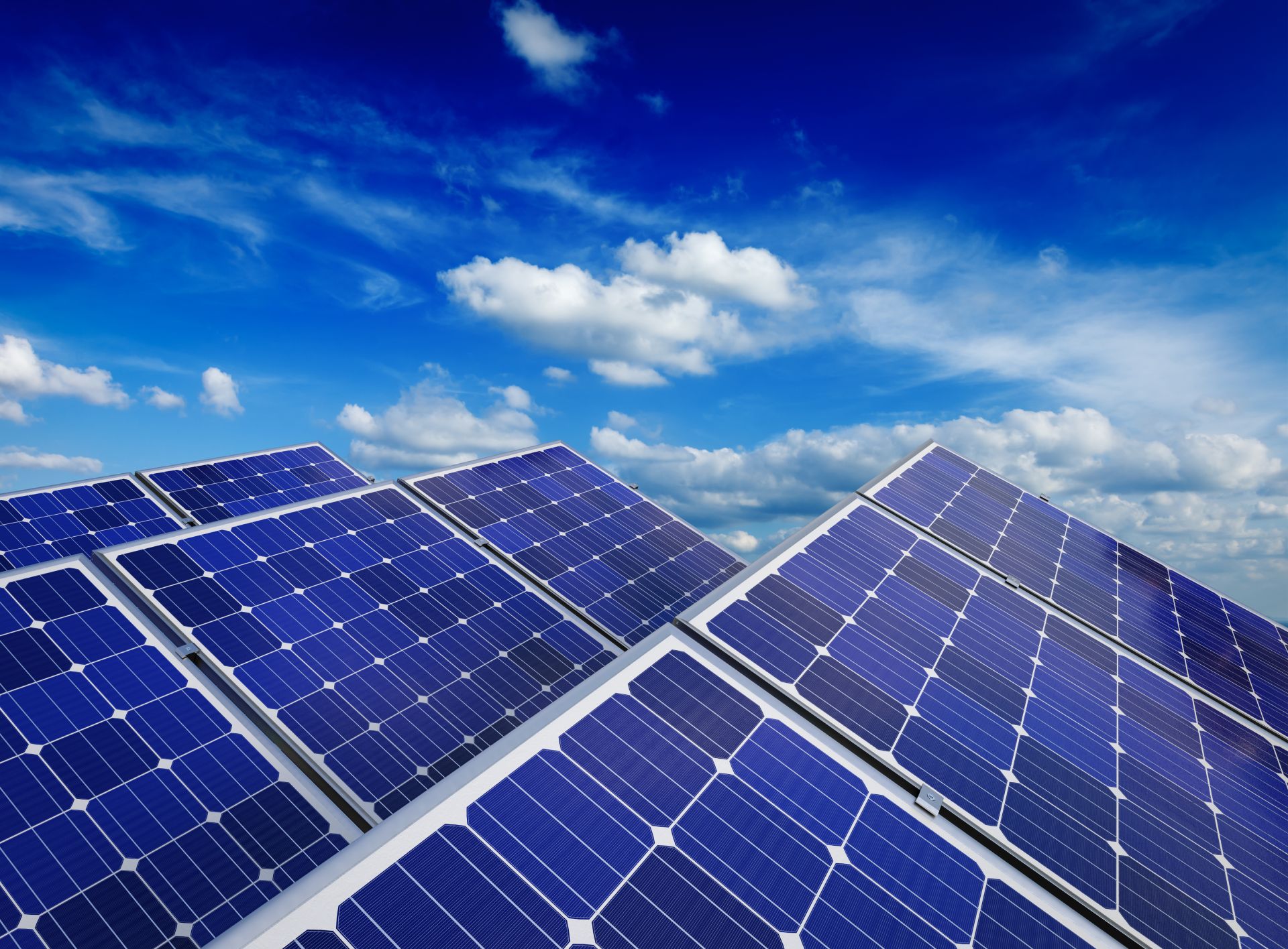 Panneaux photovoltaïques installés sur toiture résidentielle par Bart’ELEC